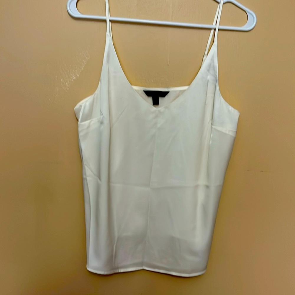 Banana Republic cream camisole - new with tags! Size small. Front had lining.